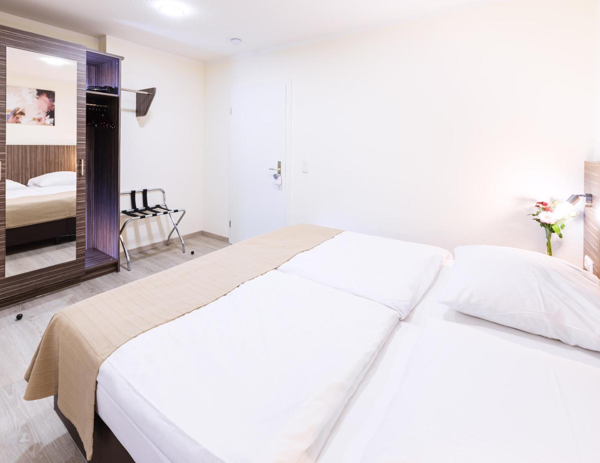 Pension Altes Backhaus ヘルツォーゲンアウラッハ エクステリア 写真