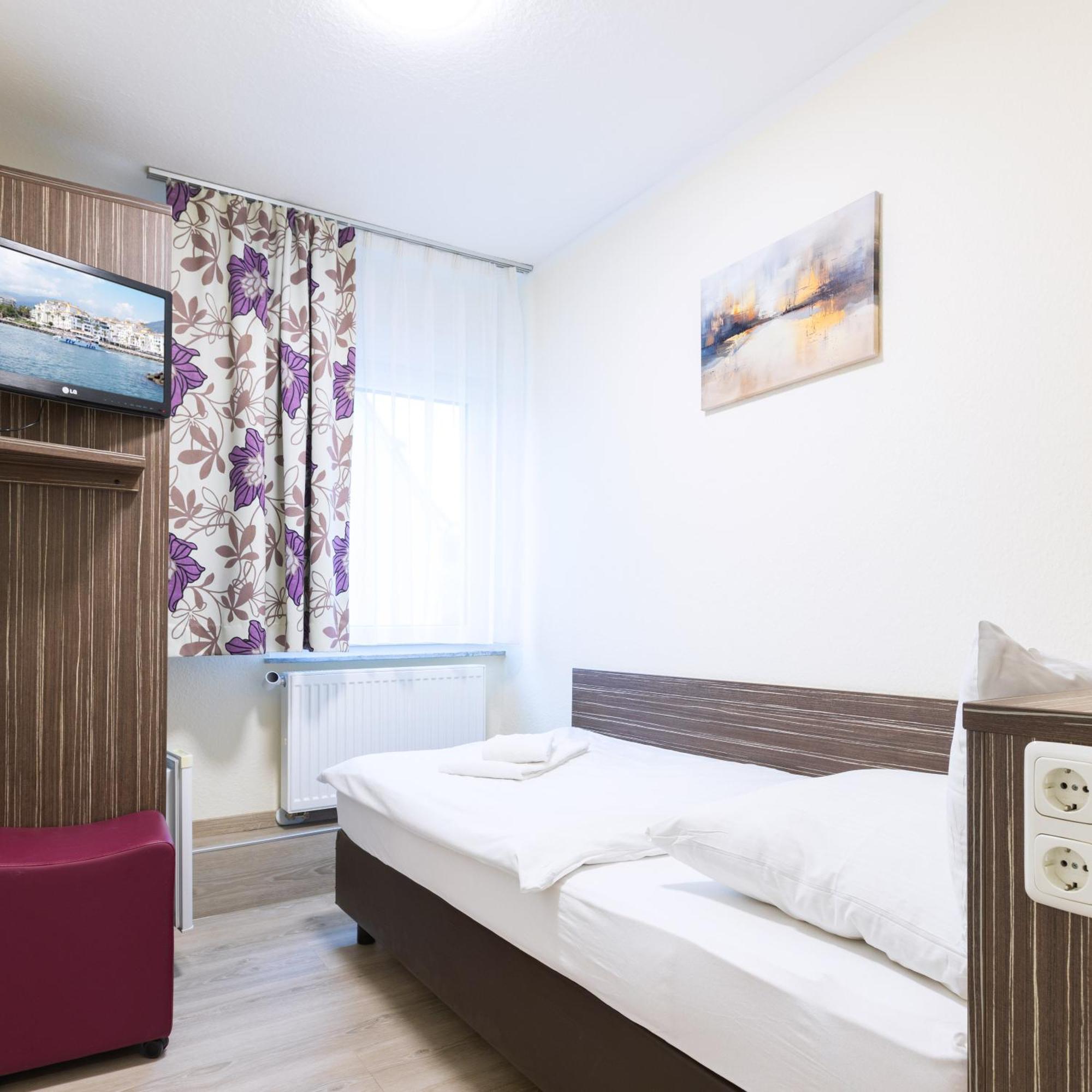 Pension Altes Backhaus ヘルツォーゲンアウラッハ エクステリア 写真