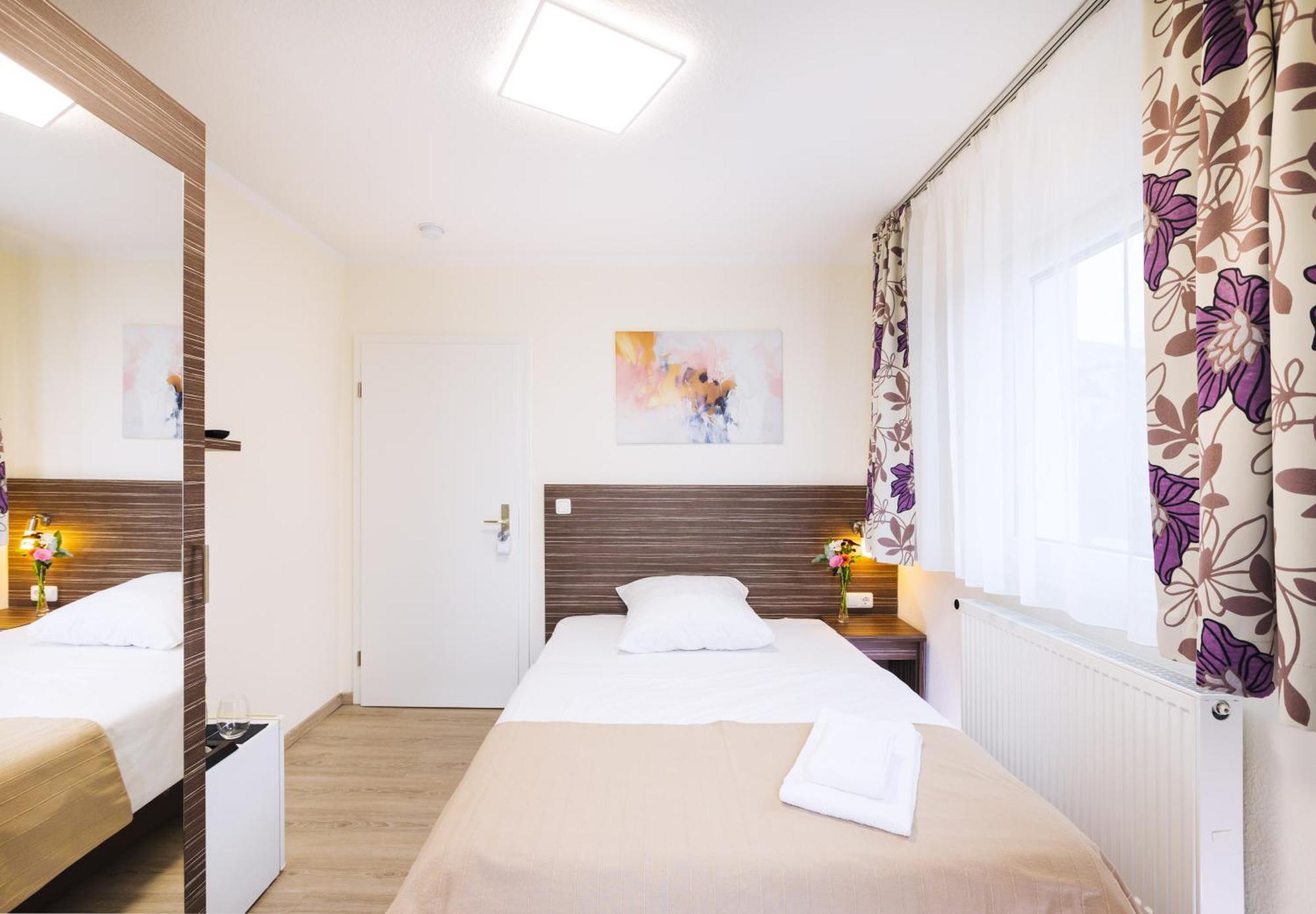 Pension Altes Backhaus ヘルツォーゲンアウラッハ エクステリア 写真